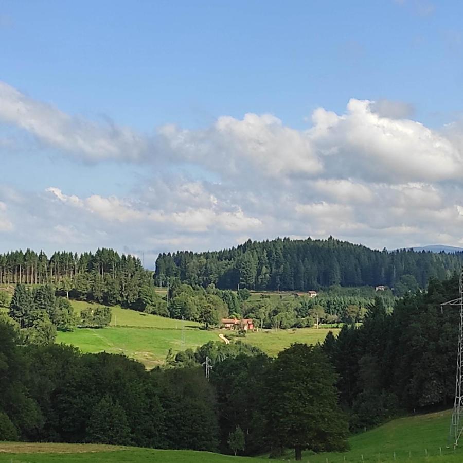 Gîte La Roche Bertignat Esterno foto